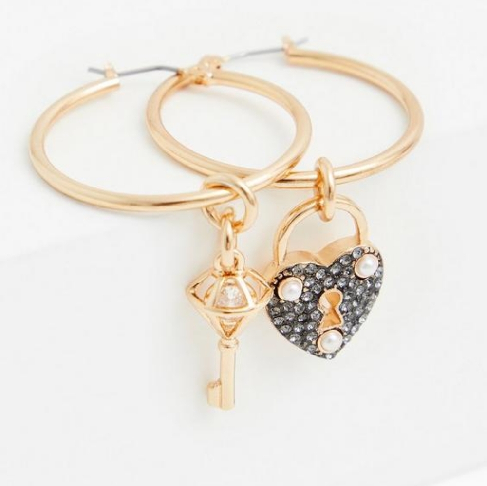 TORRID Betsey Johnson mismatched lock and key earrings NWT - Picture 2 of 5